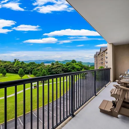 Villa Smoky View Haven- Indoor And Outdoor Pool, Playground, Walking Trail, Hot Tub